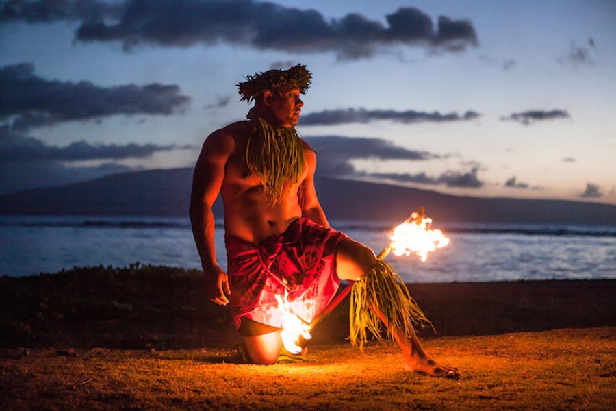 Maui Luau Fire Knfe Dancer